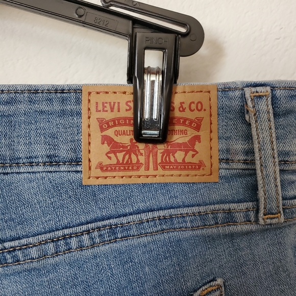 31 Levi's 711 Skinny Distressed Jeans - Picture 7 of 12